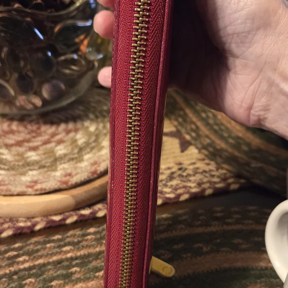 VEUC ! Louis Vuitton Rouge Leather Wallet with Signature Monogram - Picture 6 of 12